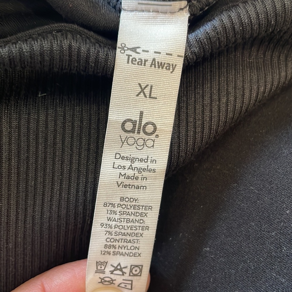 ALO Yoga High-Waist Black Leggings - Picture 7 of 7